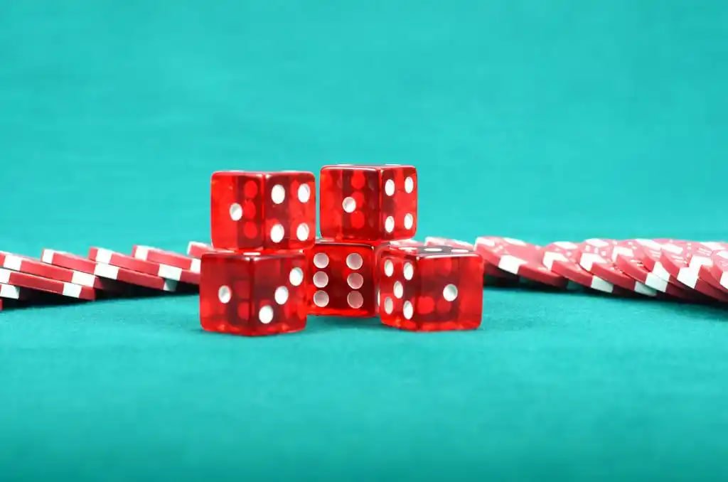 mmr1155 ပရိုမိုးရှင်း Welcome Bonus နှင့် Free Spins ရယူနေသောကစားသမားမြင်ကွင်း